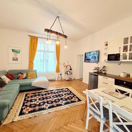 Jasmine Serenity Apartment - Central, Behind Black Church Braşov Esterno foto