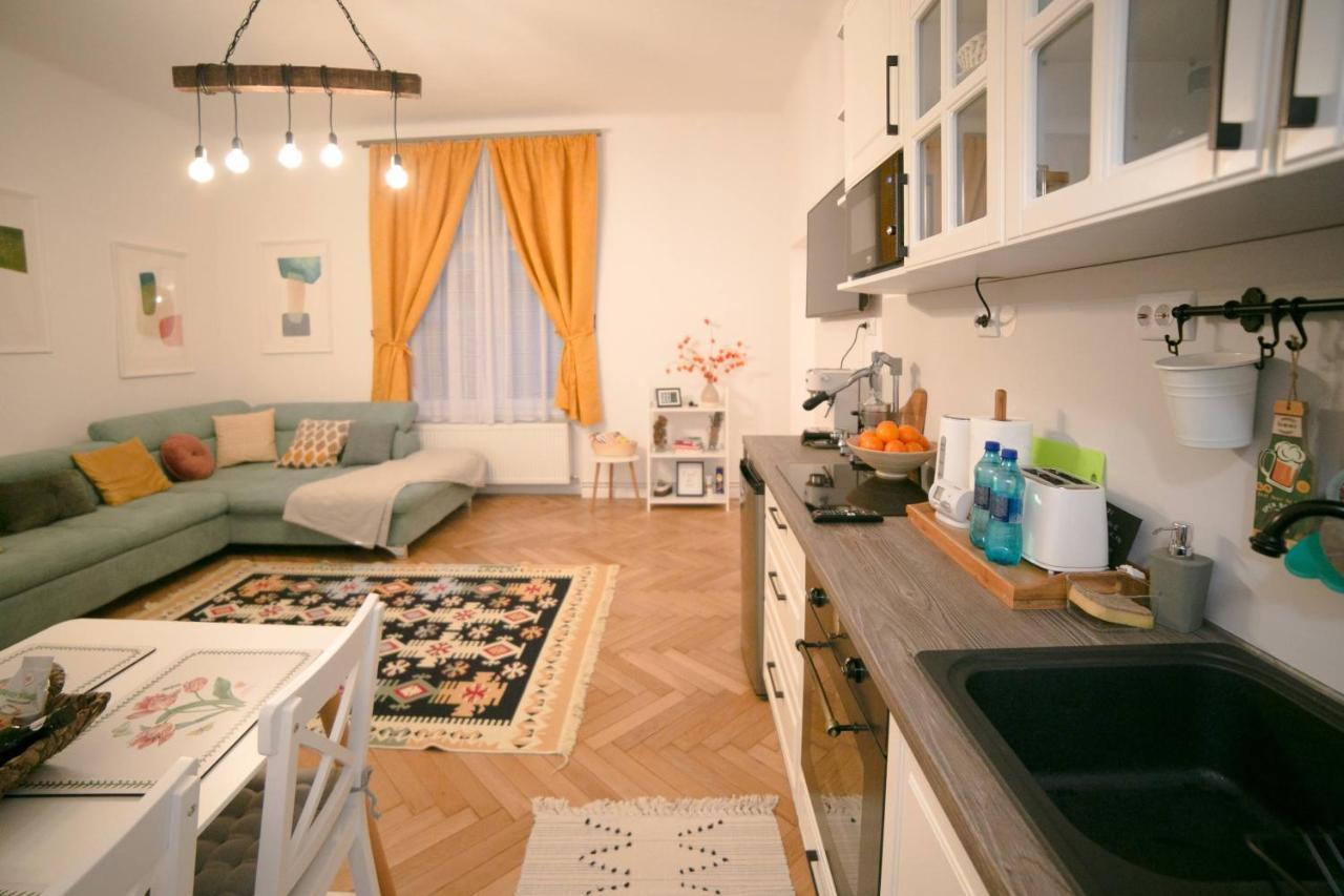 Jasmine Serenity Apartment - Central, Behind Black Church Braşov Esterno foto