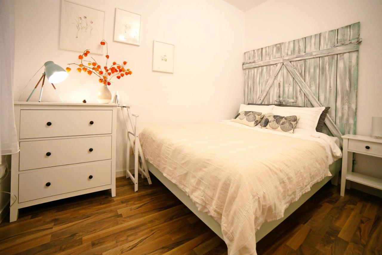 Jasmine Serenity Apartment - Central, Behind Black Church Braşov Esterno foto