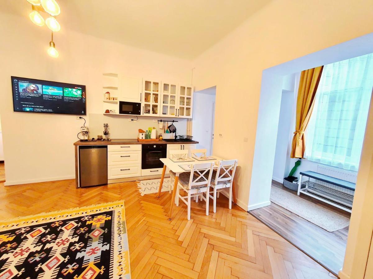 Jasmine Serenity Apartment - Central, Behind Black Church Braşov Esterno foto