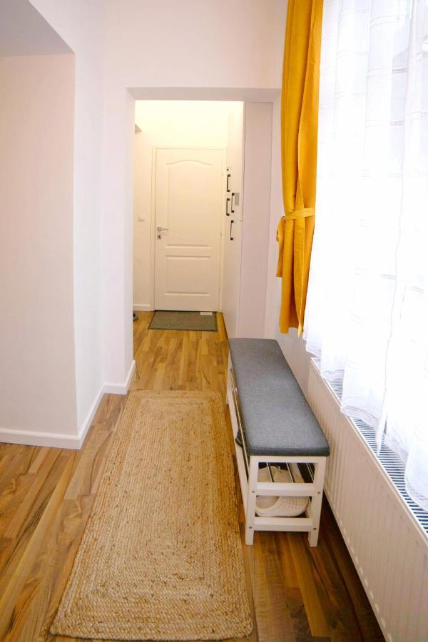 Jasmine Serenity Apartment - Central, Behind Black Church Braşov Esterno foto