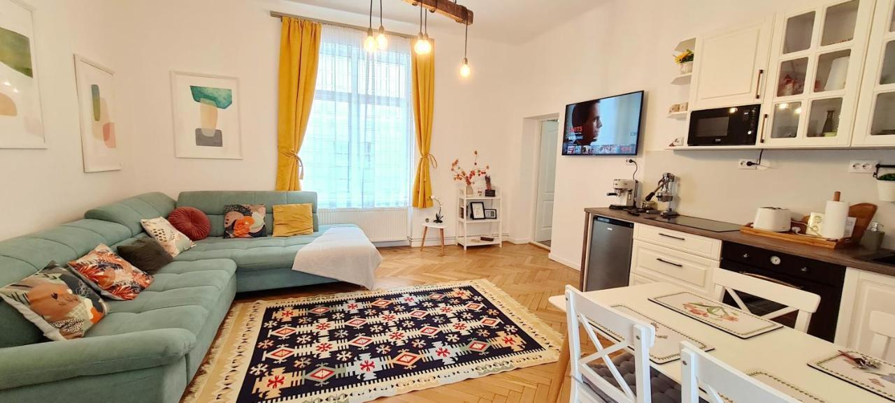 Jasmine Serenity Apartment - Central, Behind Black Church Braşov Esterno foto